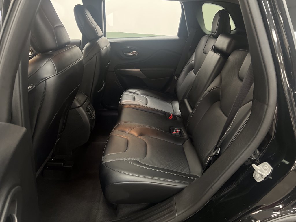 Used 2022 Jeep Cherokee Latitude Lux FWD image 25