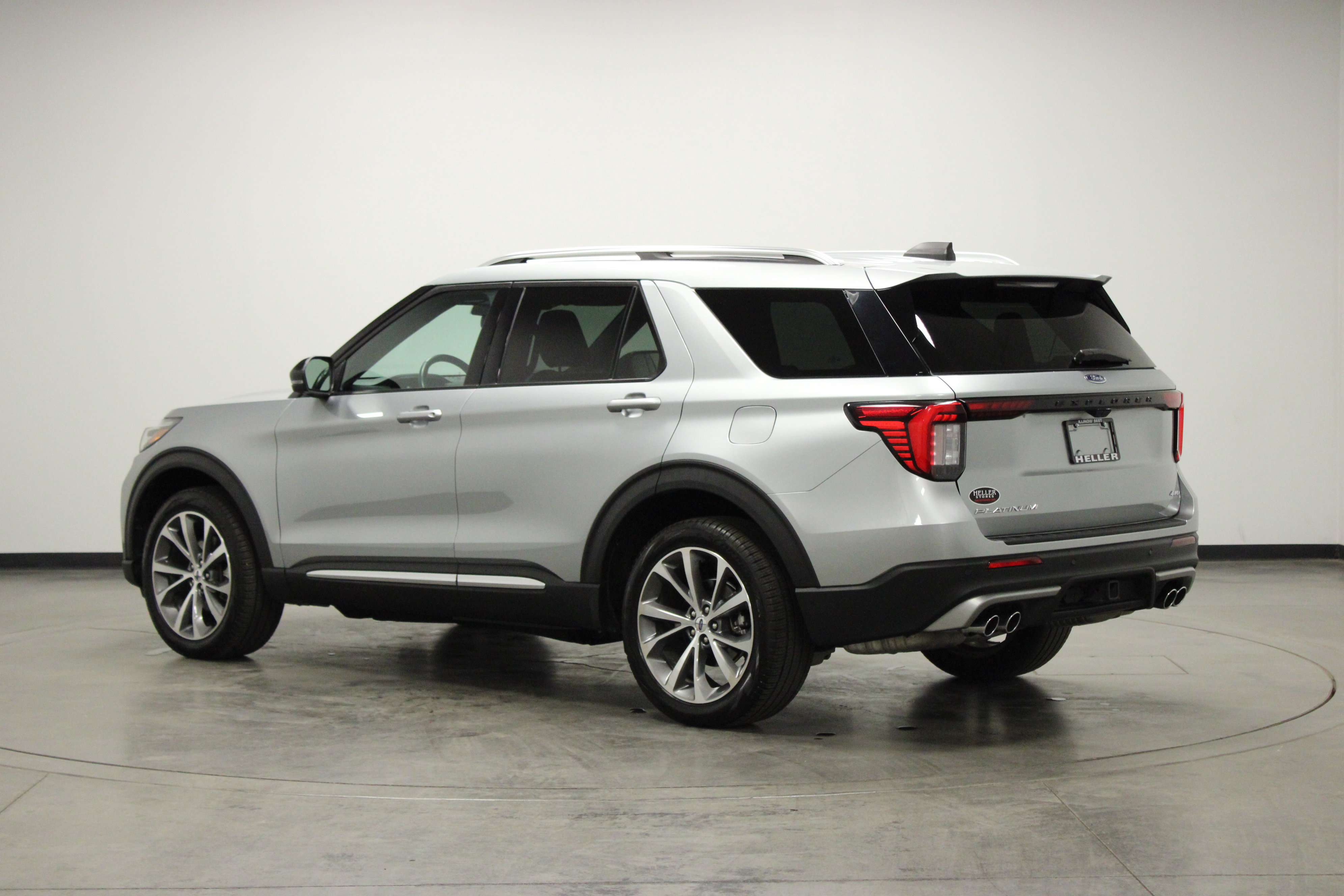 Used 2025 Ford Explorer Platinum w/ Ultimate Package AWD/4WD image 6