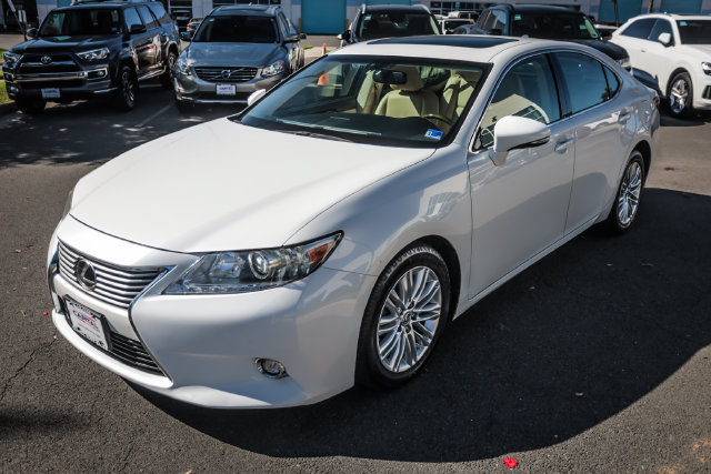 Used 2015 Lexus ES 350 w/ Luxury Package FWD image 5