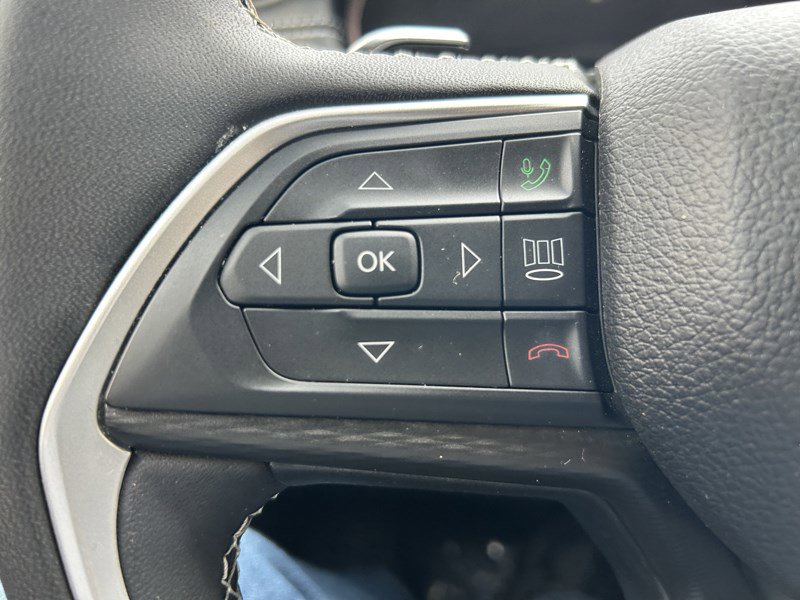 Used 2024 Jeep Grand Cherokee Laredo X AWD/4WD image 12