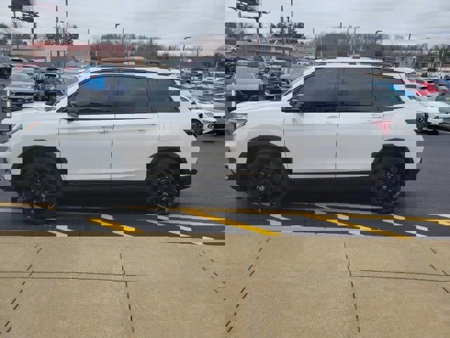 Used 2025 Honda Passport Black Edition image 4