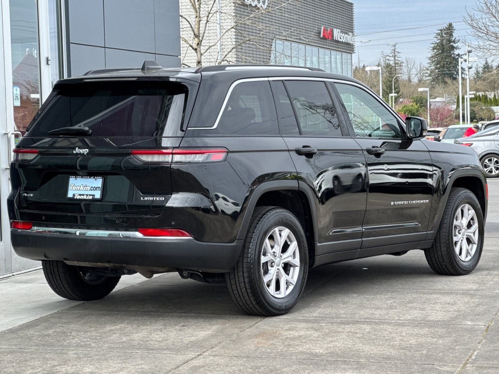 Used 2022 Jeep Grand Cherokee Limited image 3