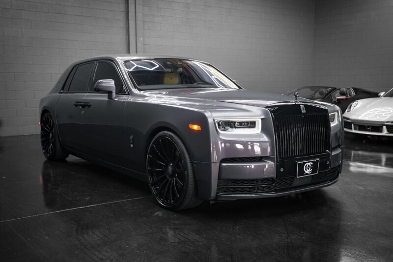 Used 2019 Rolls-Royce Phantom Sedan image 3