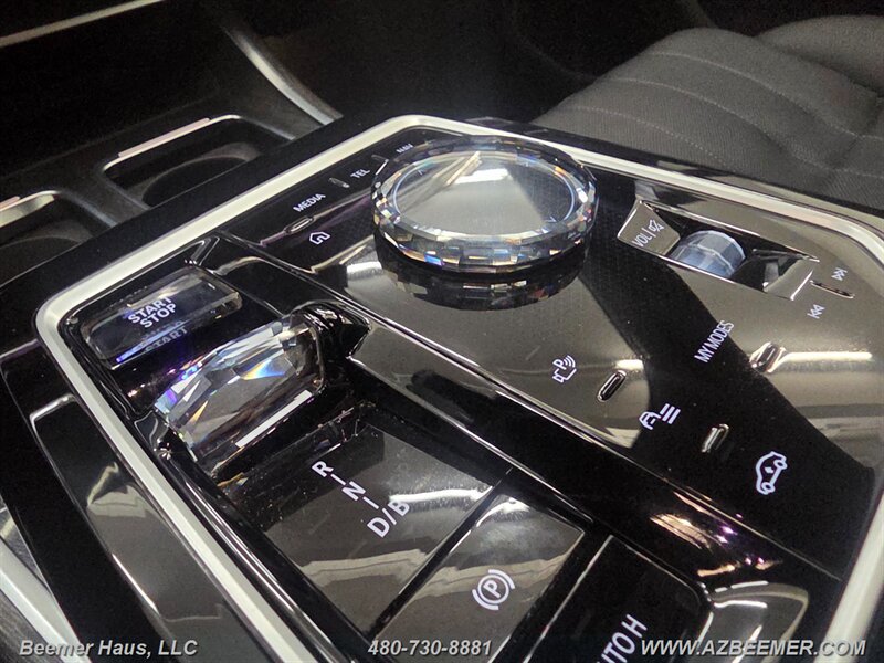 Used 2024 BMW i7 xDrive60 w/ M Sport Package RWD image 24