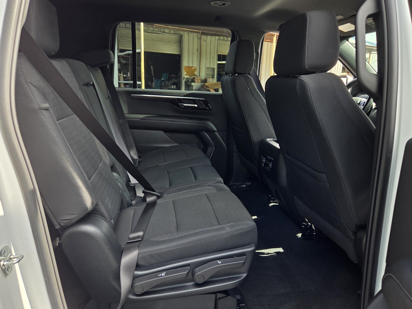Certified 2025 Chevrolet Suburban LS RWD image 16