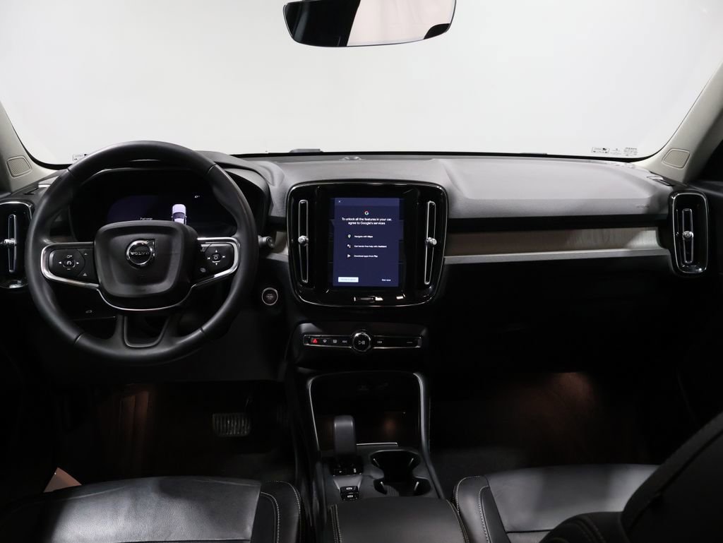 Used 2023 Volvo XC40 B5 Core image 15