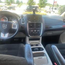Used 2018 Dodge Grand Caravan SXT FWD image 12