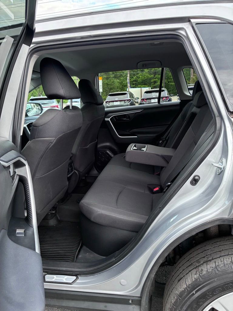 Used 2021 Toyota RAV4 LE AWD/4WD image 23