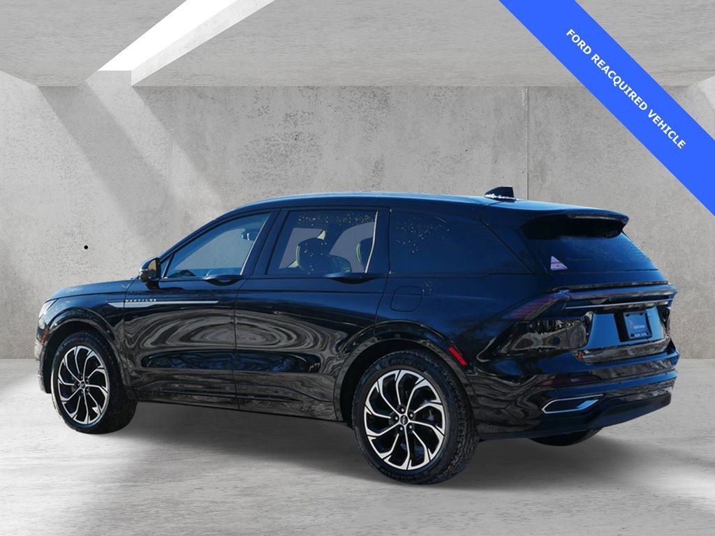 Used 2025 Lincoln Nautilus Reserve image 4