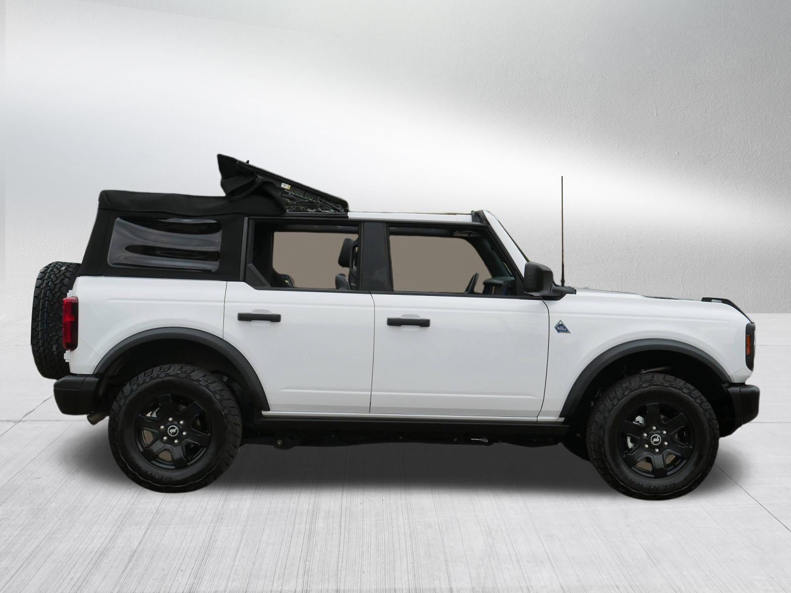 Used 2024 Ford Bronco Black Diamond AWD/4WD image 8