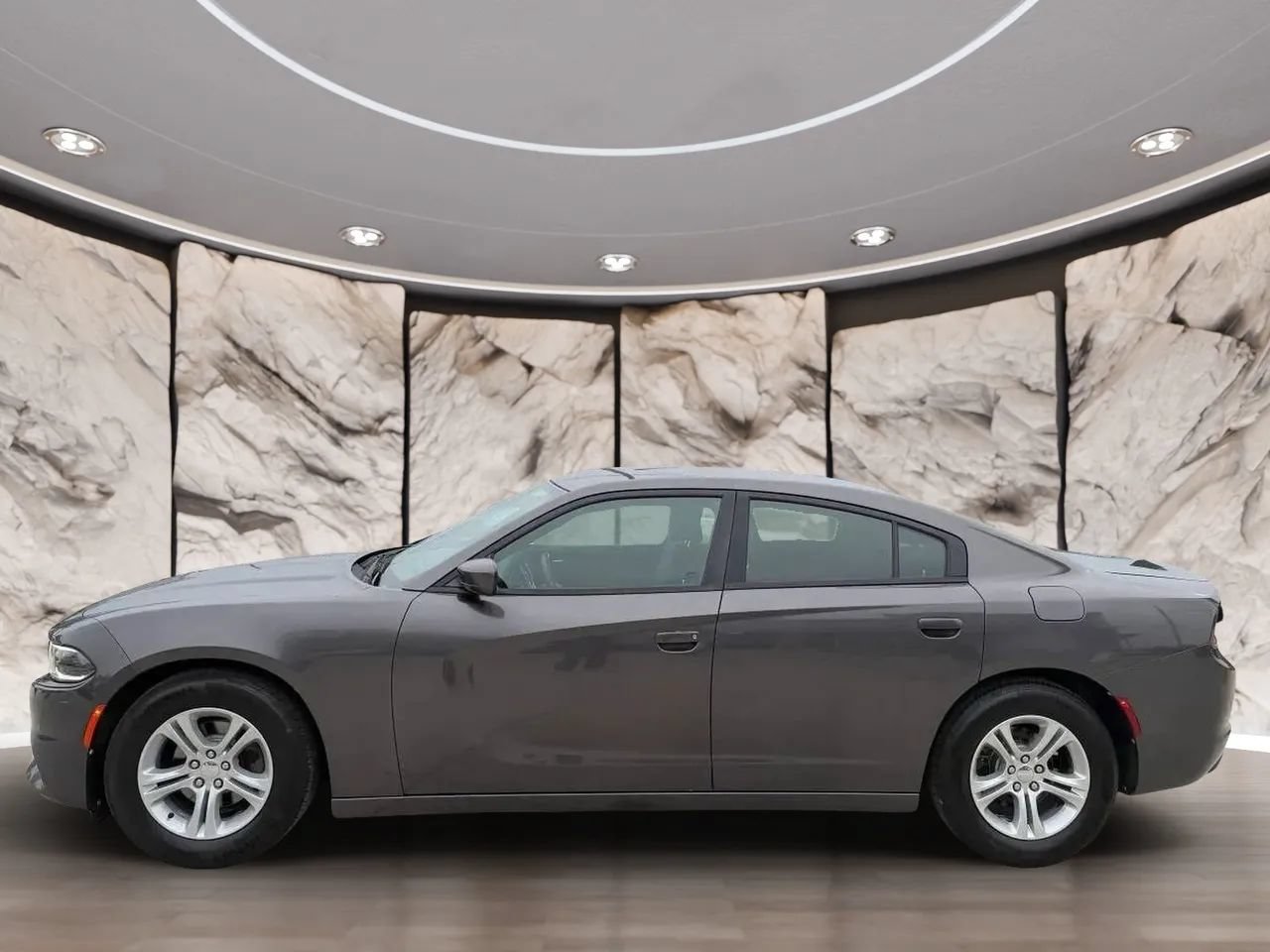 Used 2015 Dodge Charger SE w/ Popular Equipment Group RWD image 5