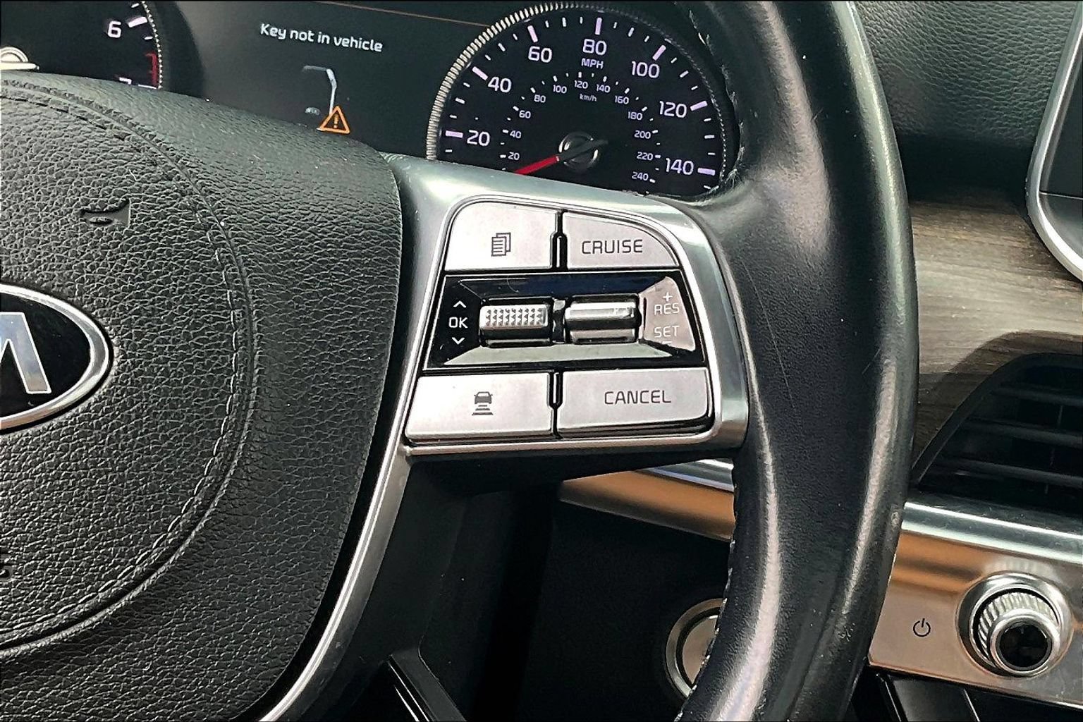 Used 2020 Kia Telluride SX w/ Towing Package FWD image 11