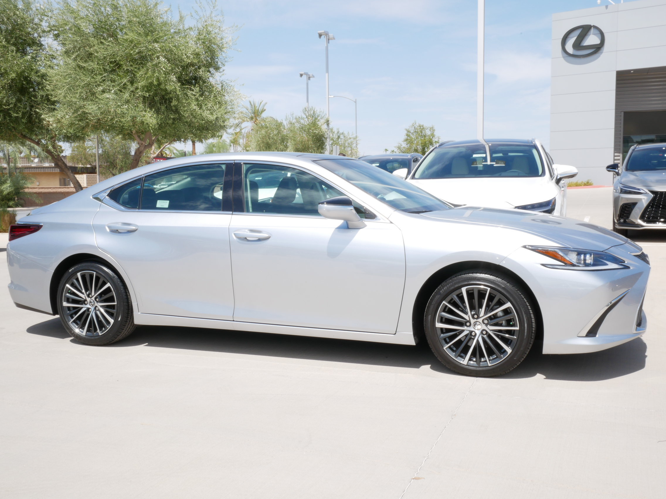 Certified 2025 Lexus ES 350 w/ Premium Package FWD image 13