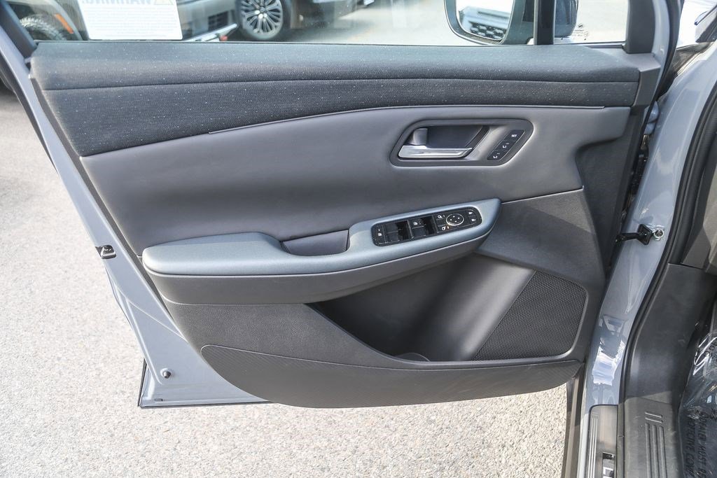 New 2026 Nissan Leaf Platinum+ w/ Illuminated Package FWD image 21