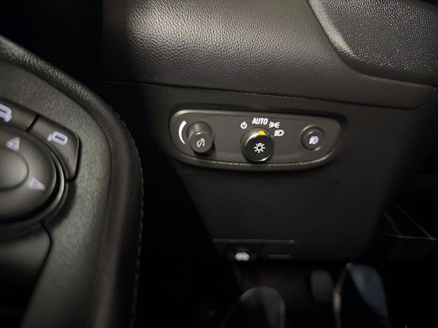 Used 2022 Buick Encore GX Preferred w/ Sport Touring Package FWD image 22