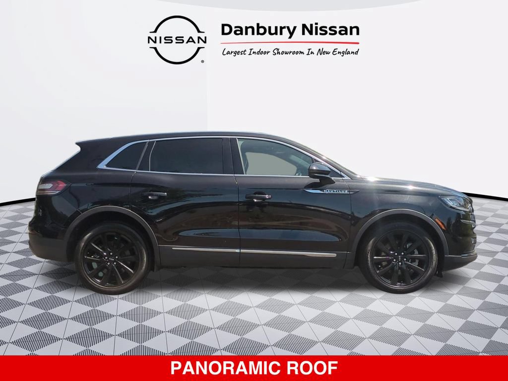 Used 2023 Lincoln Nautilus Reserve w/ Monochromatic Package AWD/4WD image 2