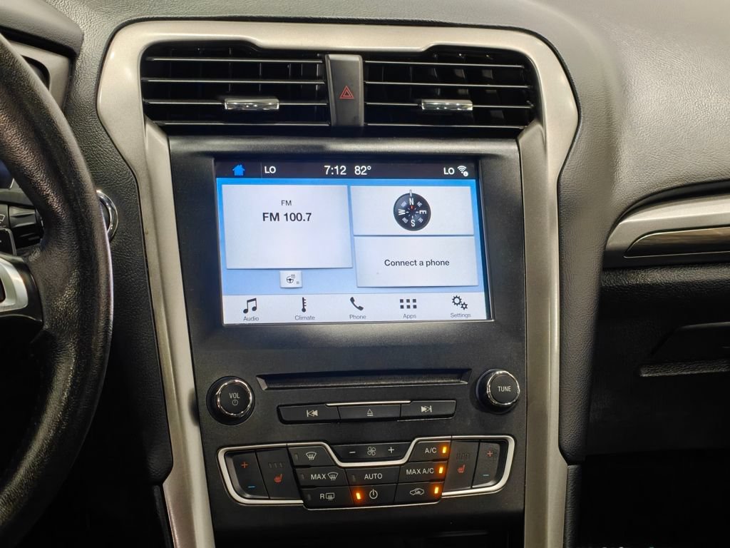 Used 2018 Ford Fusion SE w/ Fusion SE Technology Package FWD image 6