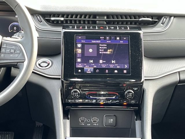 Used 2025 Jeep Grand Cherokee Laredo X AWD/4WD image 15