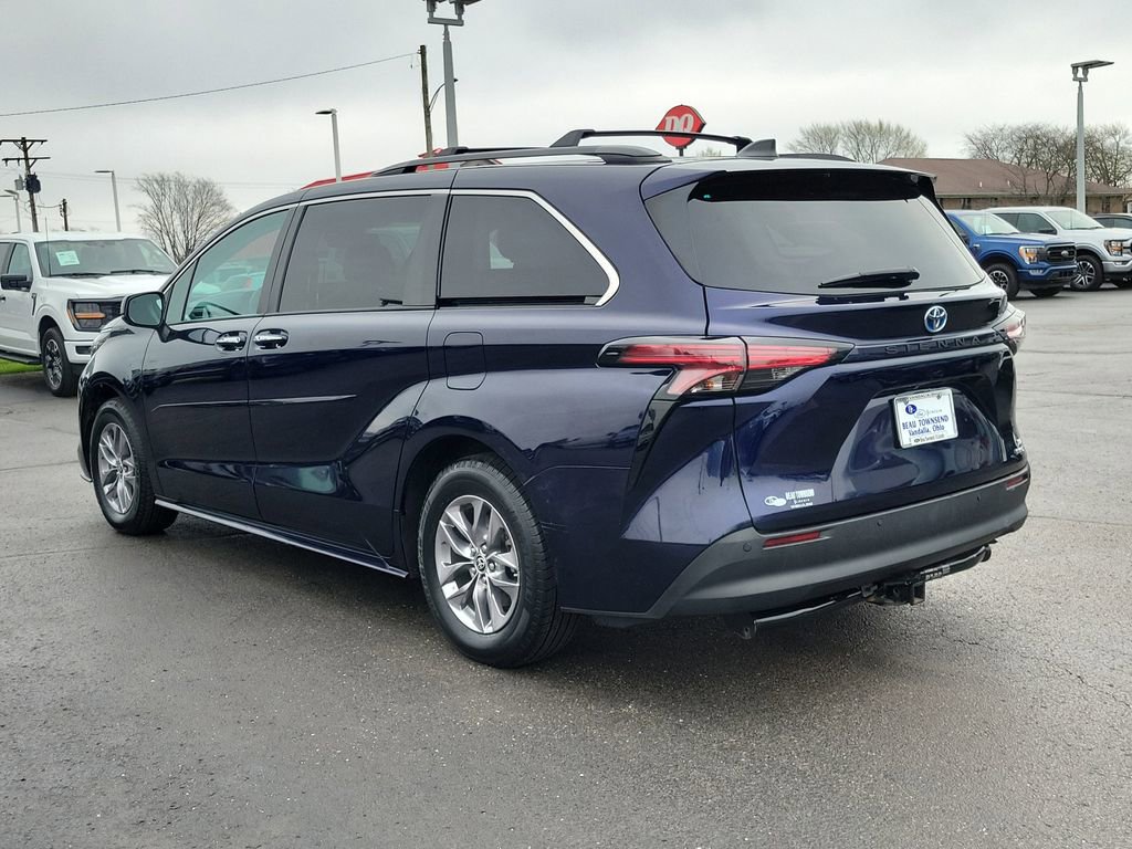 Used 2022 Toyota Sienna XLE image 6