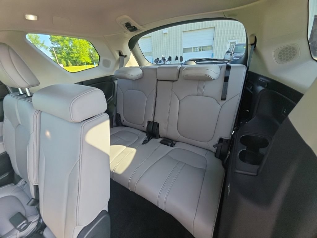 Certified 2024 Honda Pilot Touring image 29