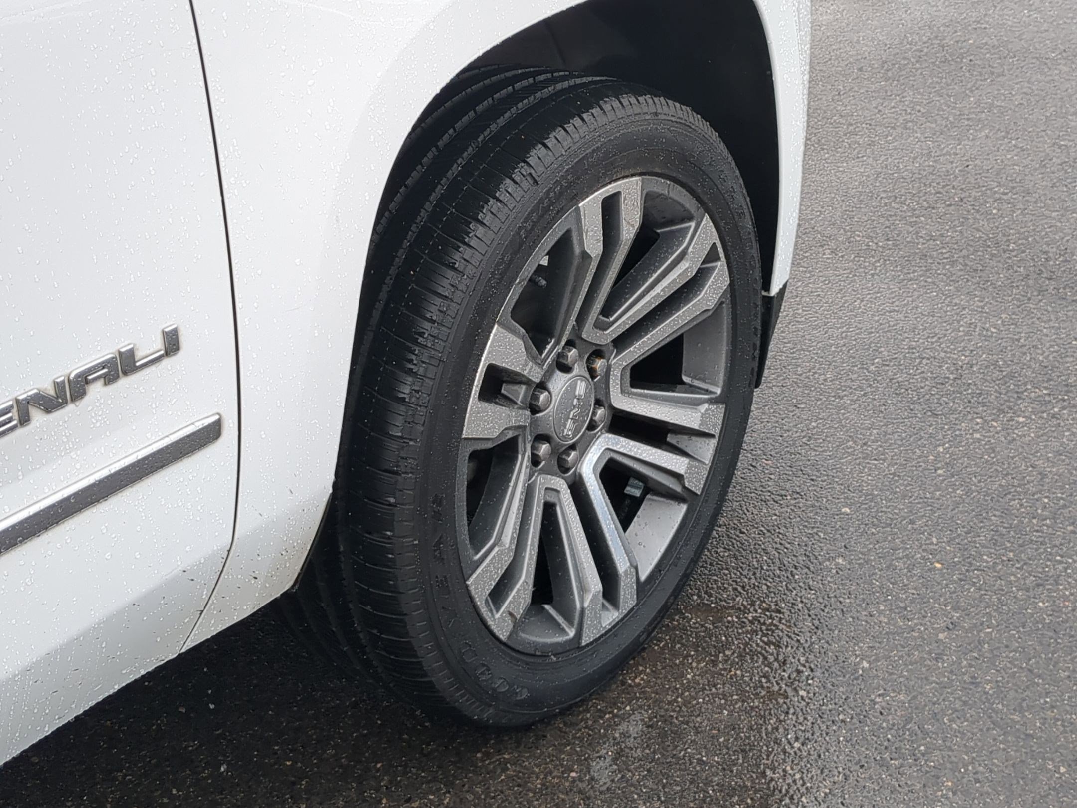 Used 2019 GMC Yukon Denali image 12