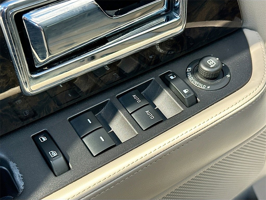 Used 2016 Lincoln Navigator Select image 18