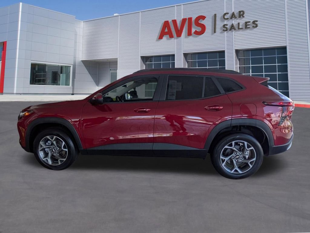 Used 2025 Chevrolet Trax LT w/ LT Convenience Package FWD image 11