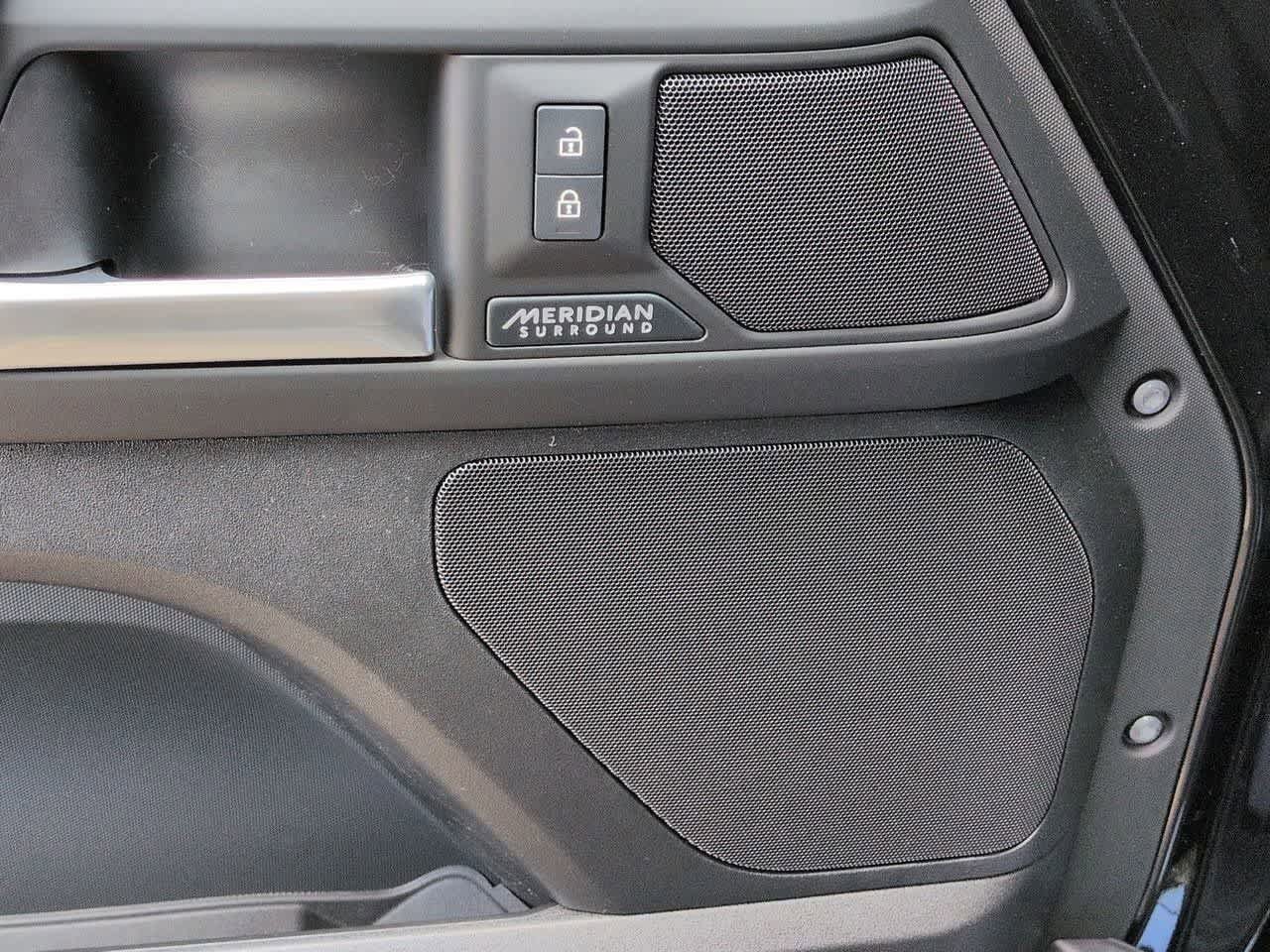 New 2026 Land Rover Defender 130 X-Dynamic SE image 33