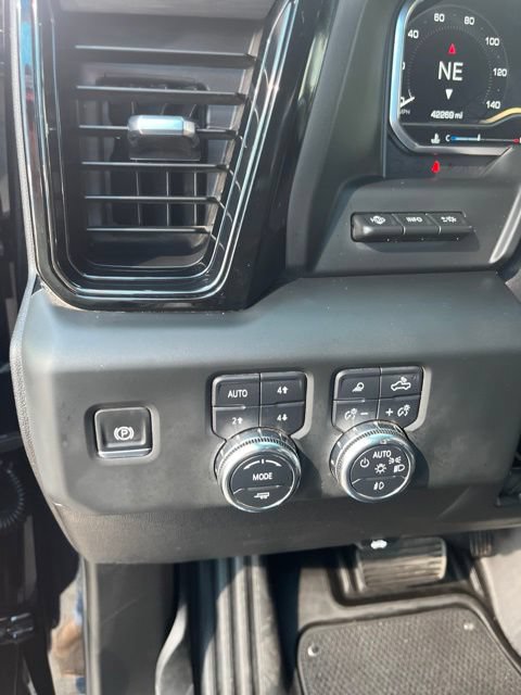 Used 2024 GMC Sierra 2500 AT4 w/ AT4 Premium Plus Package AWD/4WD image 16
