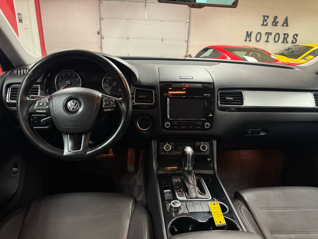 Used 2014 Volkswagen Touareg Sport AWD/4WD image 25