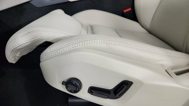 New 2026 Volvo XC90 T8 Ultra w/ Protection Package Premier AWD/4WD image 14