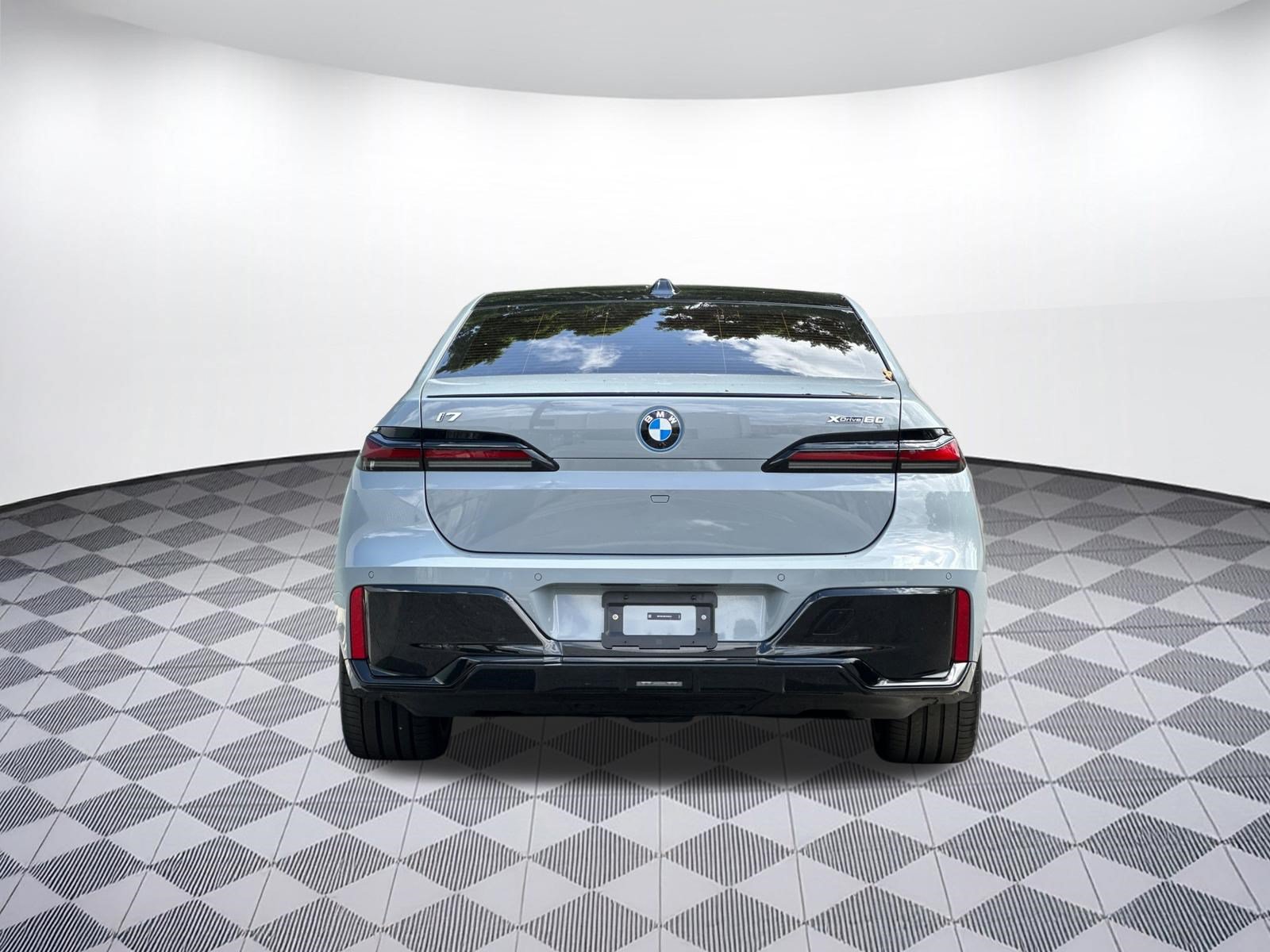 Used 2025 BMW i7 xDrive60 w/ Executive Package AWD/4WD image 10