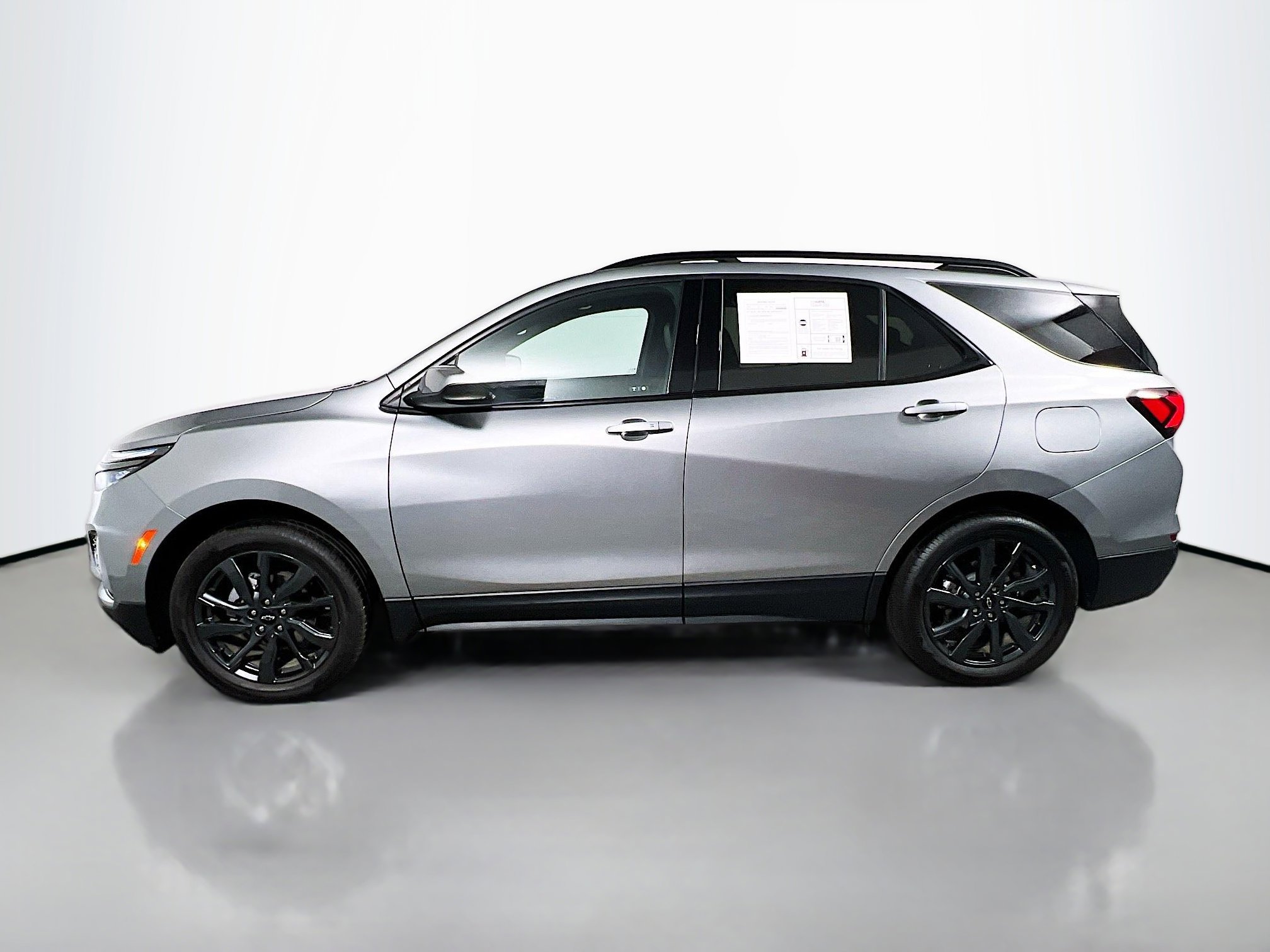 Used 2023 Chevrolet Equinox RS image 9