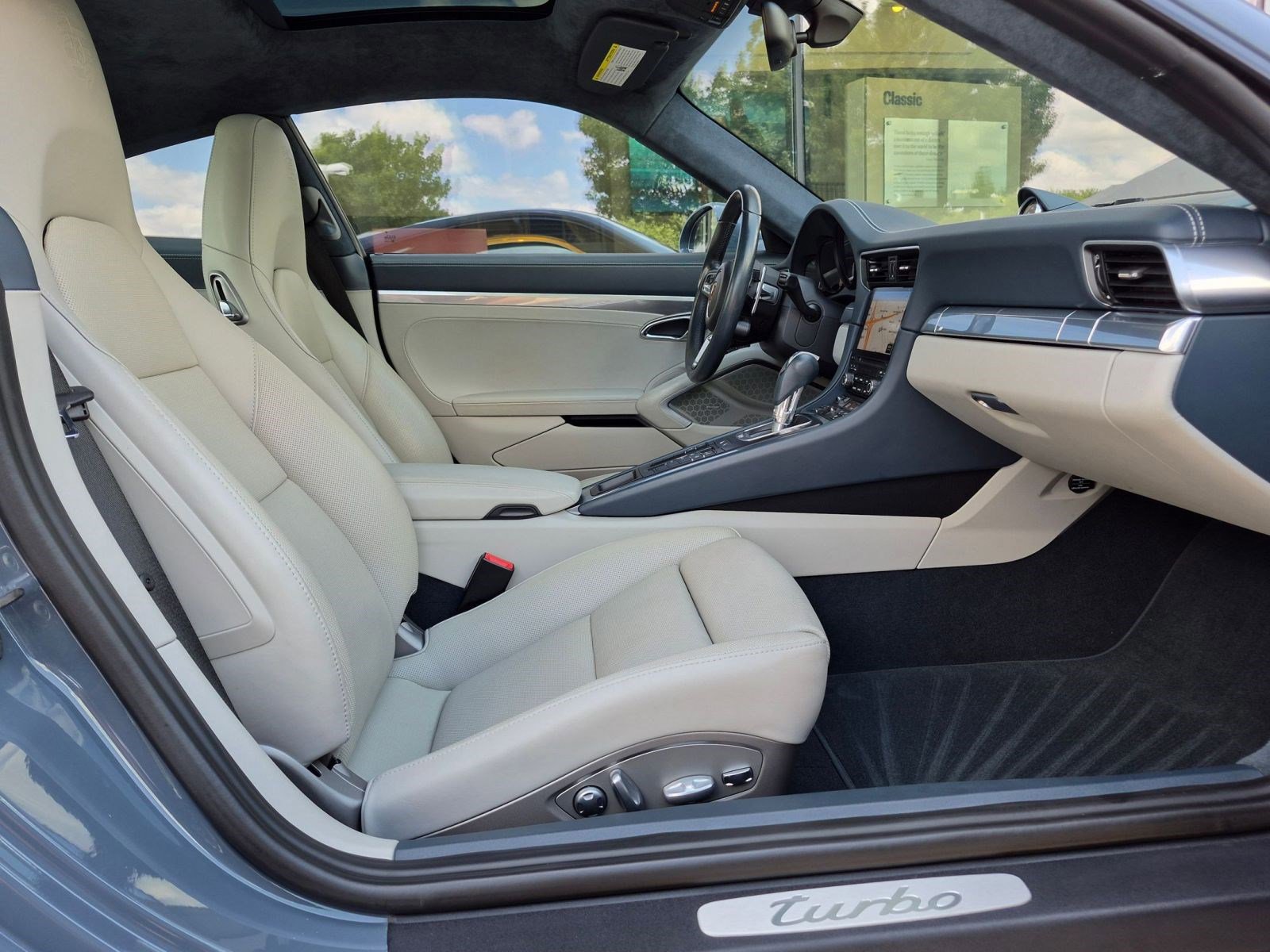 Certified 2017 Porsche 911 Turbo AWD/4WD image 22