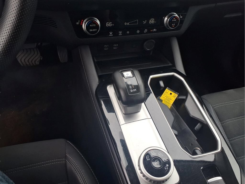 Used 2025 Mitsubishi Outlander SE FWD image 8