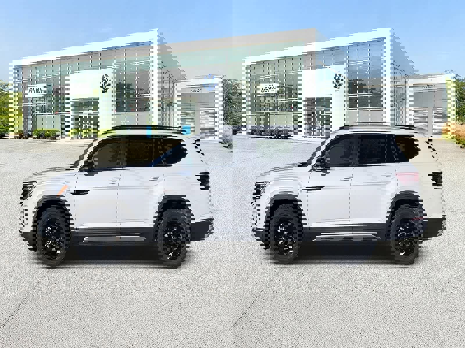 New 2026 Volkswagen Atlas Peak Edition image 2