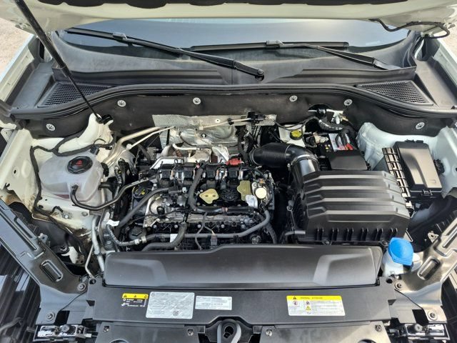 Used 2025 Volkswagen Atlas Cross Sport SE FWD image 34