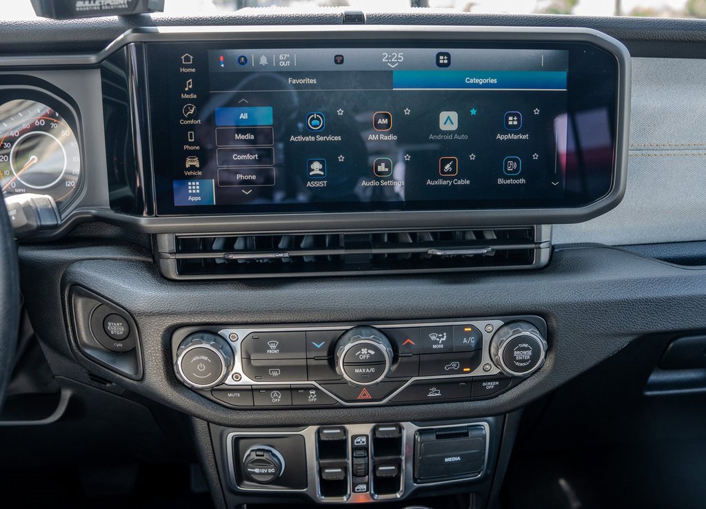 Used 2025 Jeep Gladiator Sport image 11