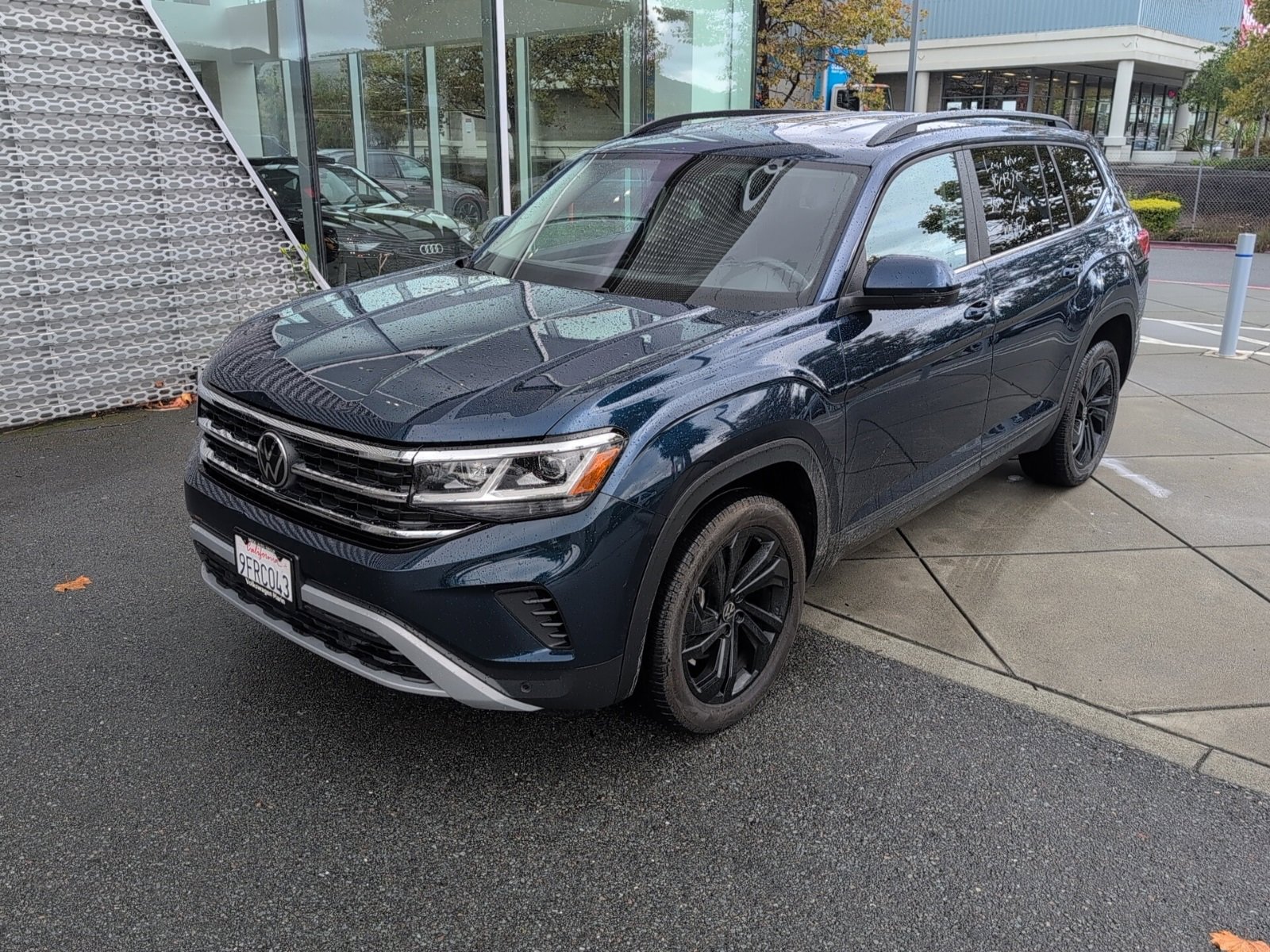 Used 2023 Volkswagen Atlas SE w/ Black Wheel Package