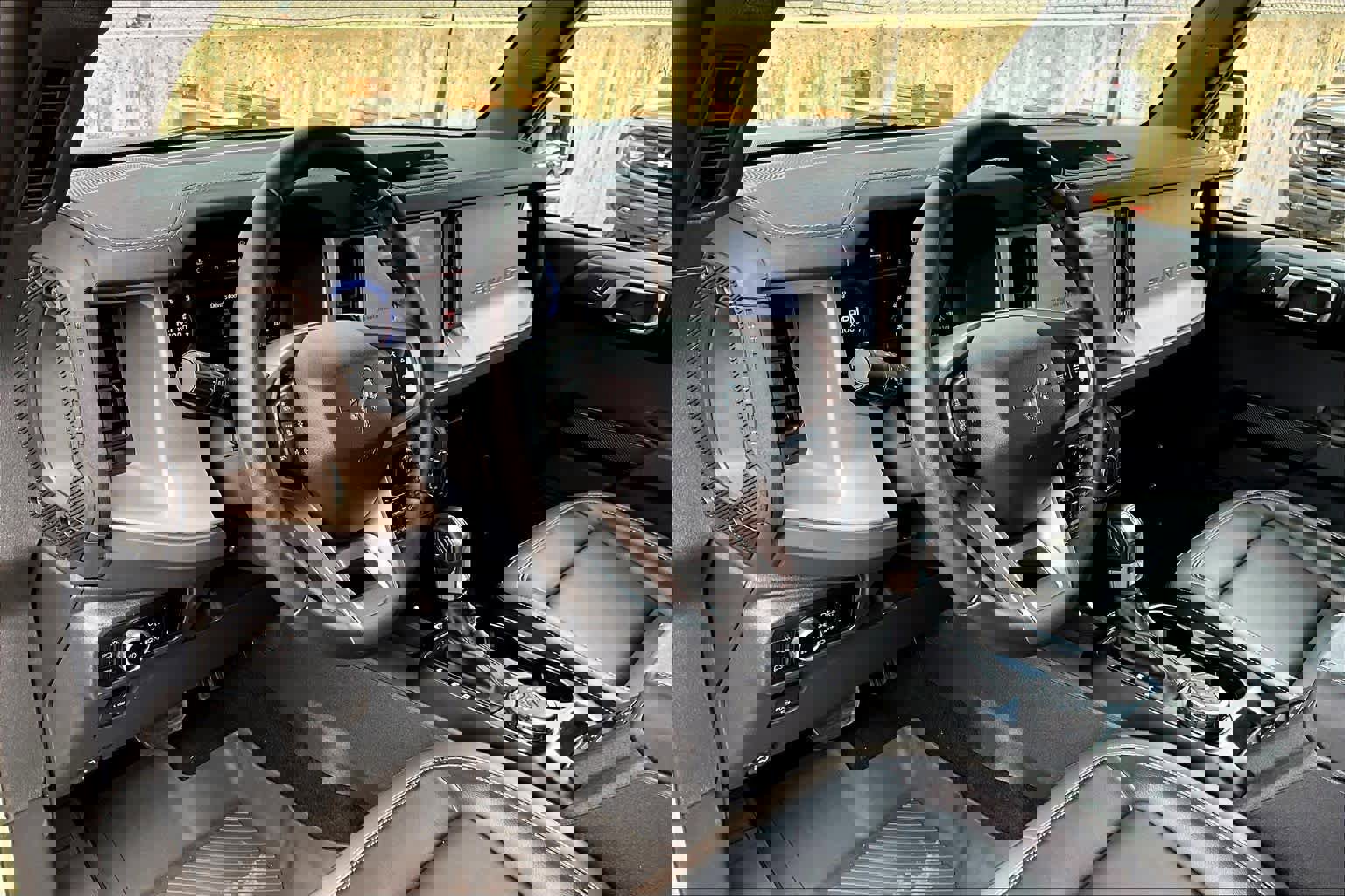 Used 2025 Ford Bronco Outer Banks image 17