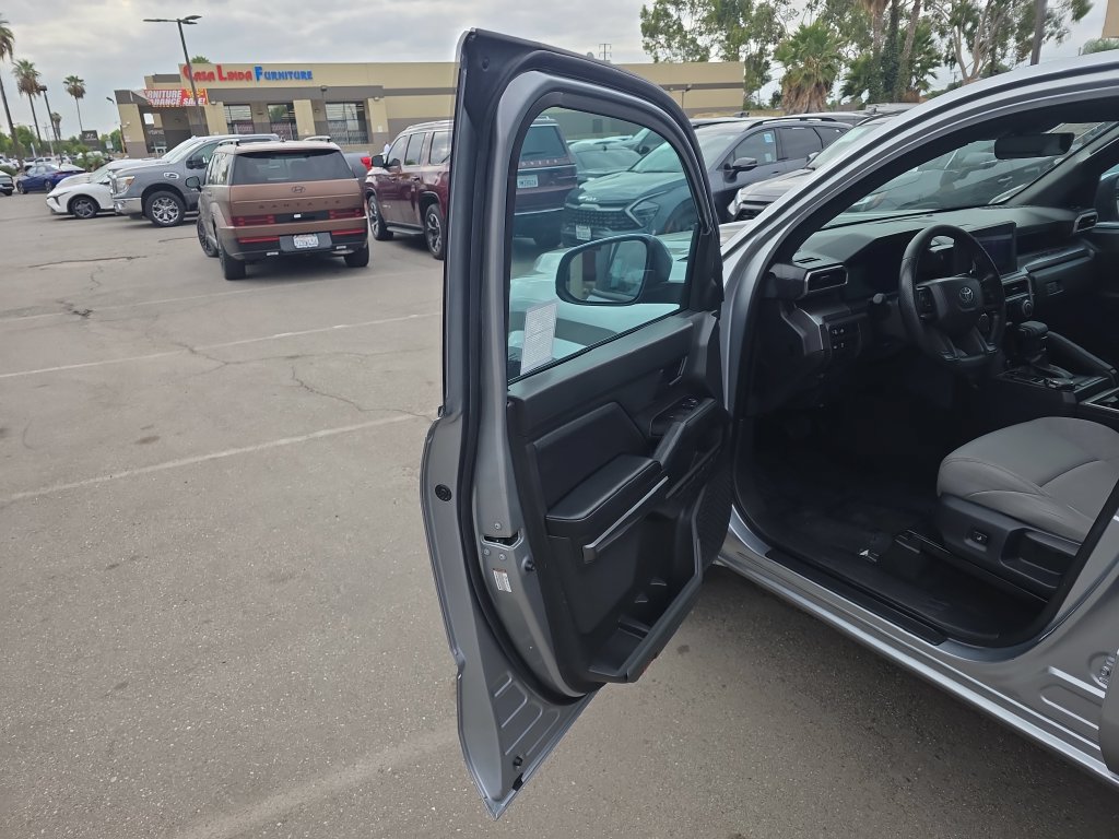 Used 2025 Toyota Tacoma SR5 AWD/4WD image 10