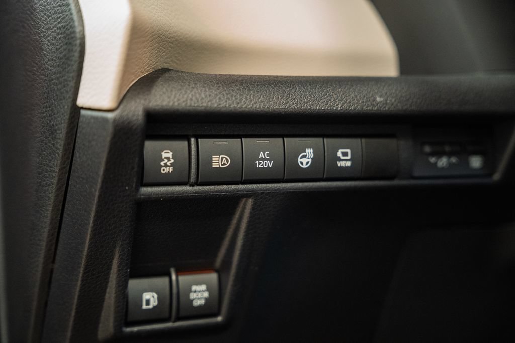 Used 2024 Toyota Sienna Platinum AWD/4WD image 43