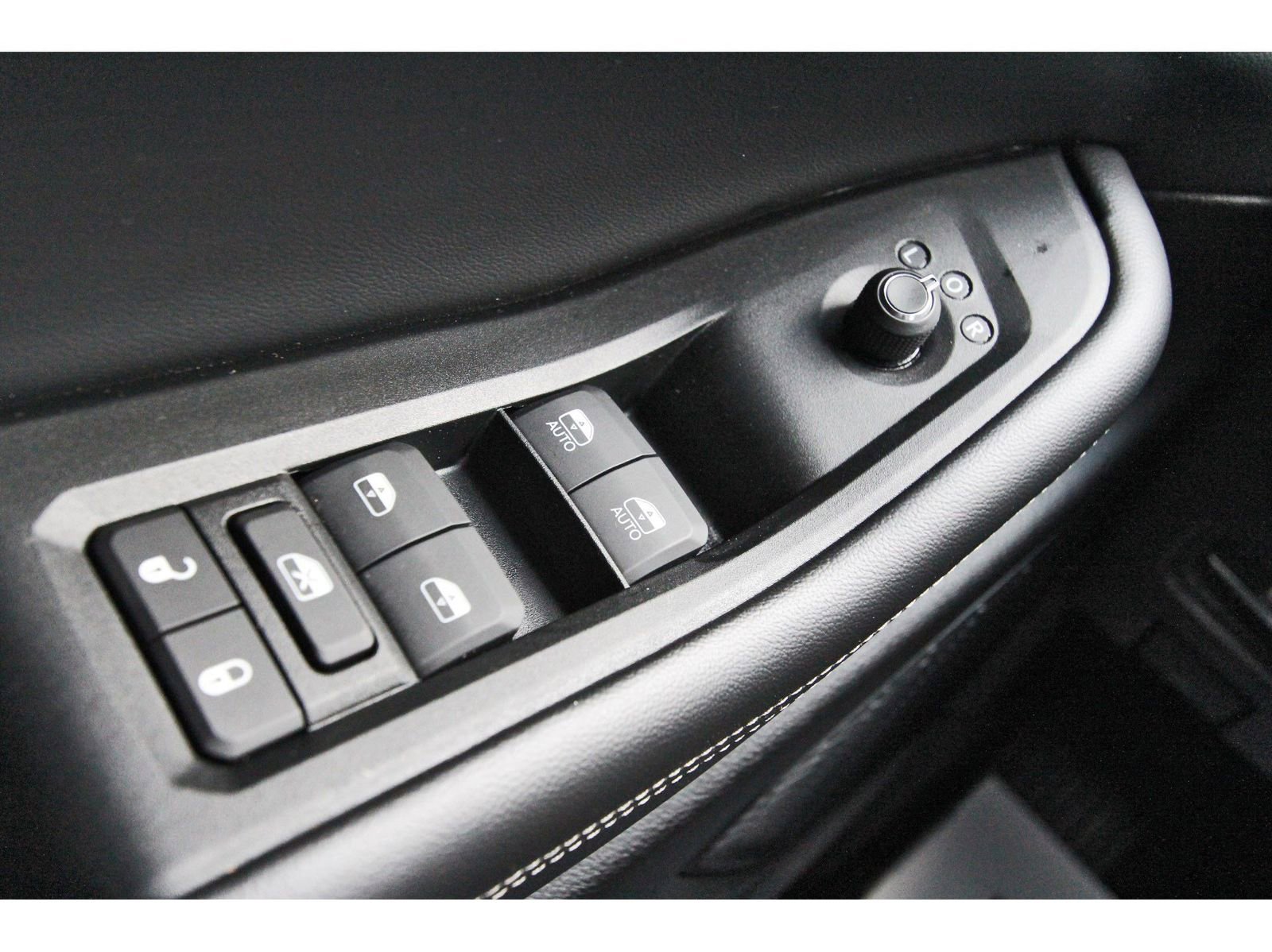 Used 2024 Jeep Grand Cherokee Altitude RWD image 19