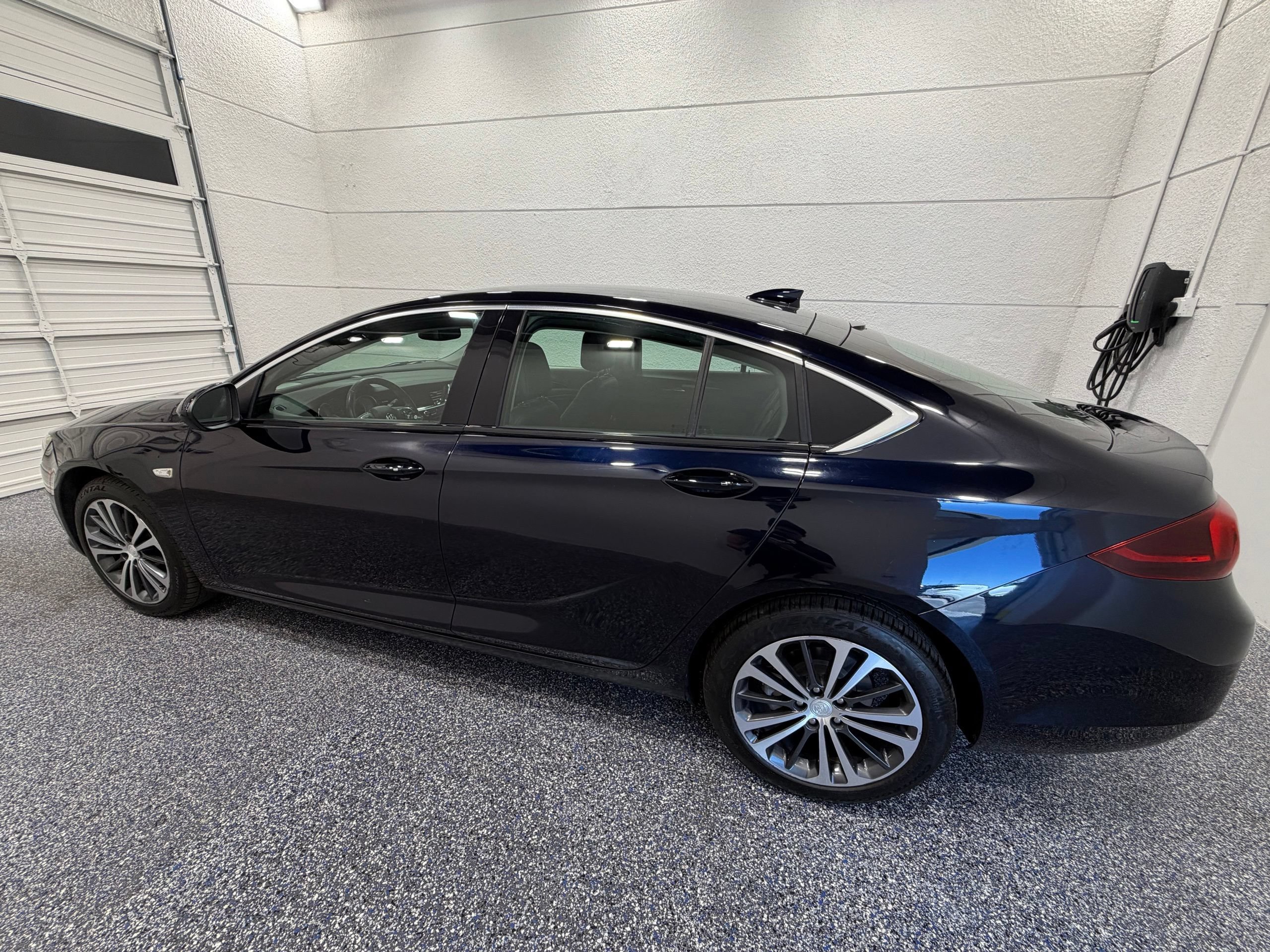 Used 2018 Buick Regal Essence FWD image 3