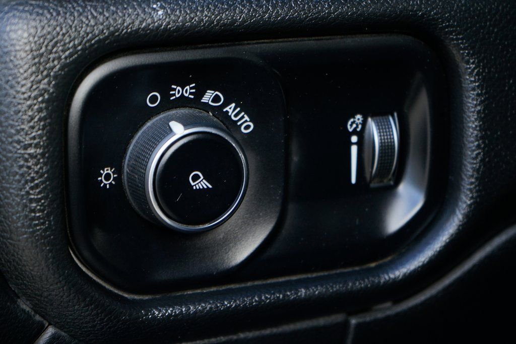 Used 2021 RAM 3500 Big Horn image 19