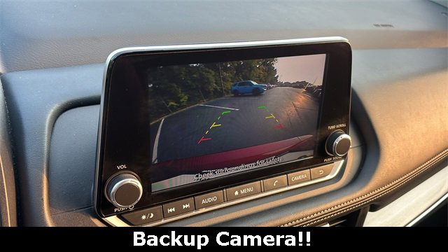 Used 2024 Nissan Rogue SV image 3