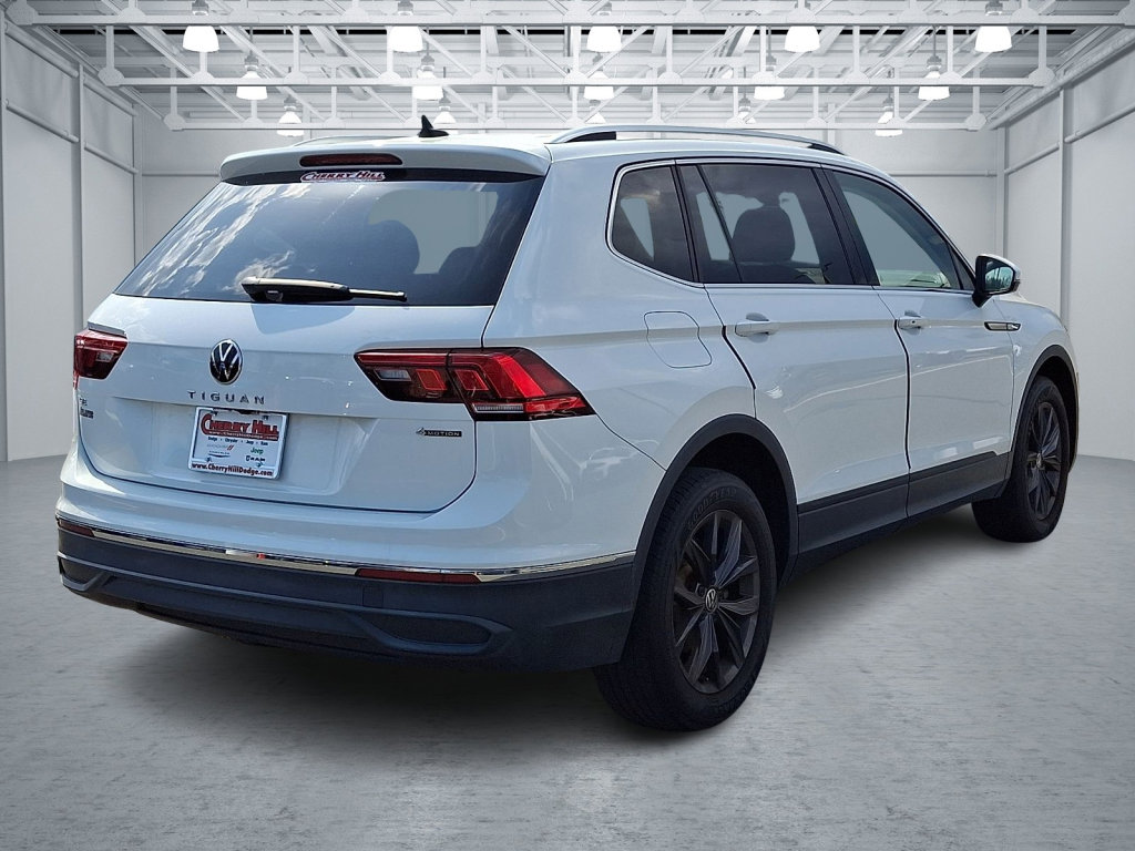 Used 2022 Volkswagen Tiguan SE w/ Panoramic Sunroof Package image 5