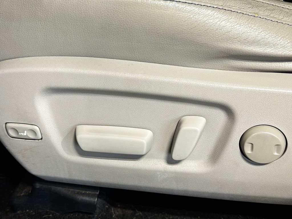 Used 2014 Toyota Highlander Limited image 24