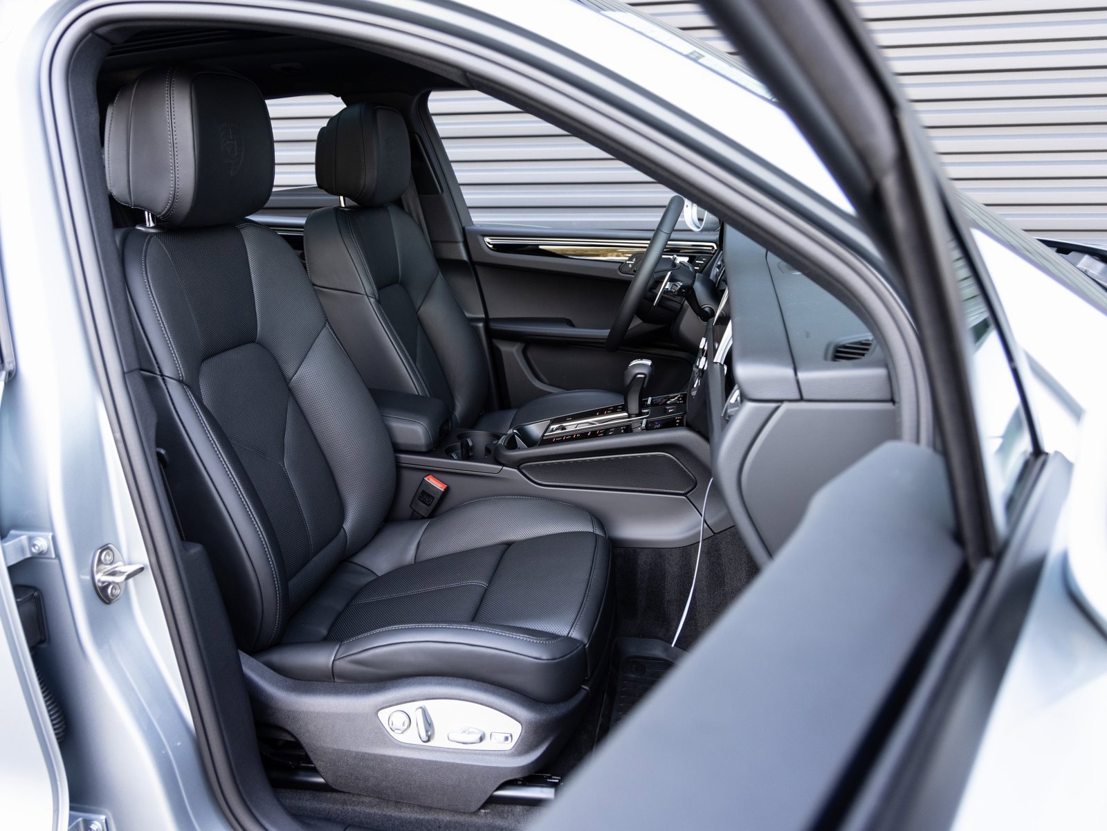 Certified 2026 Porsche Macan image 32