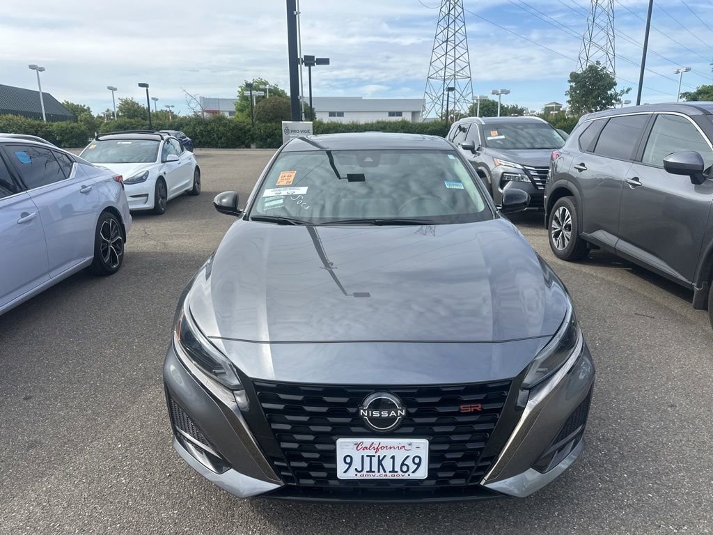 Used 2024 Nissan Altima 2.5 SR w/ SR Premium Package FWD image 2